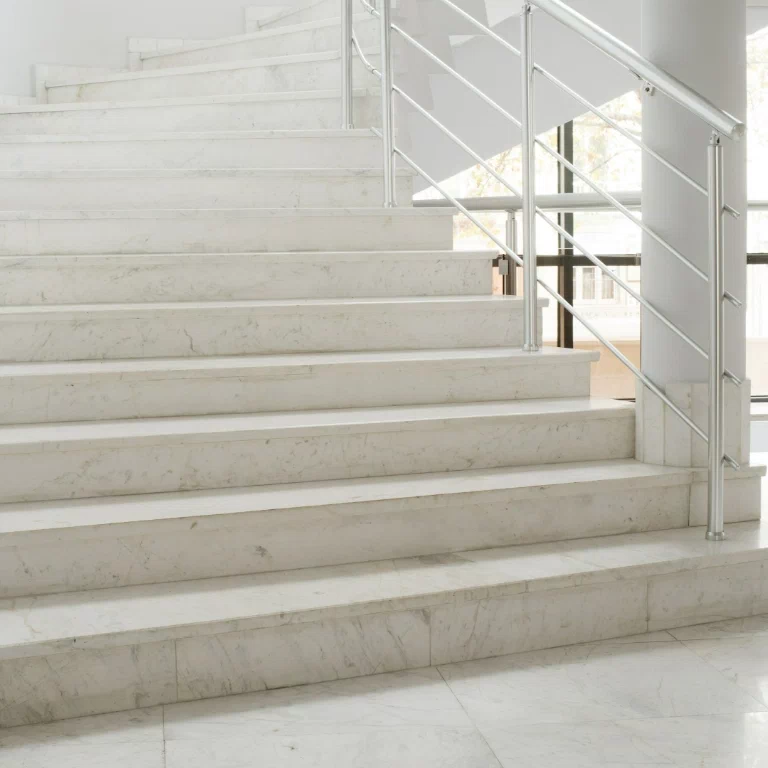 schody z granitu oraz marmurowe